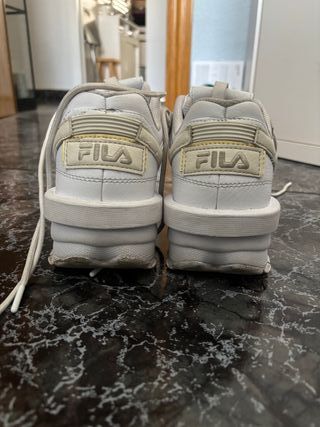 Zapatillas Fila de talla 38 y medio. 