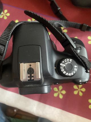 Canon EOS 4000D con obiettivi