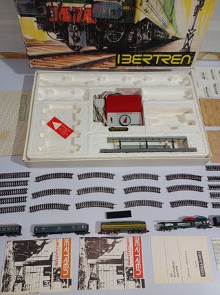 Tren Ibertren 132 3N Muy Completo con Caja Años 70