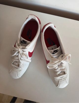 Nike Cortez Blancas y Rojas Poco Usadas