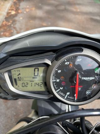 Triumph Street Triple 660 ABS S 2020 + Casco HJC