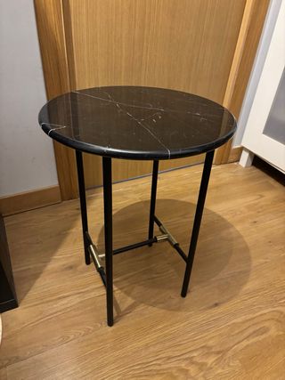 Mesa auxiliar mármol negro y dorado