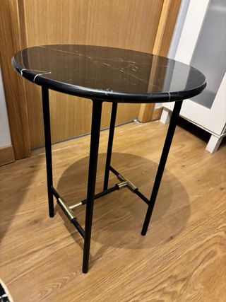 Mesa auxiliar mármol negro y dorado