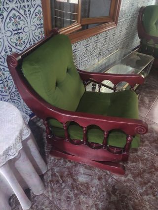Muebles varios ,sillones, sillas,mesas, etc..
