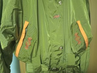 Mono de nieve marca Mito para mujer verde oliva