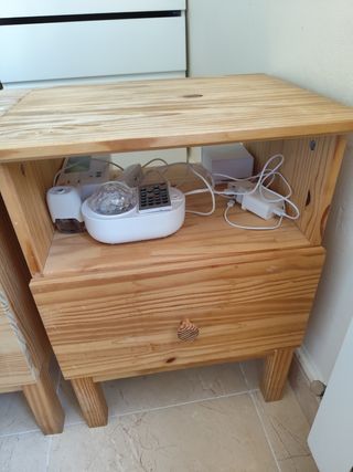 Mesitas de noche Tarva de madera