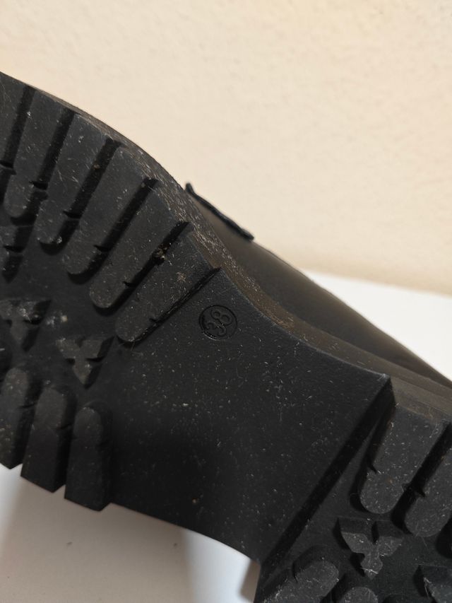 Mocasines negros mujer con cadena