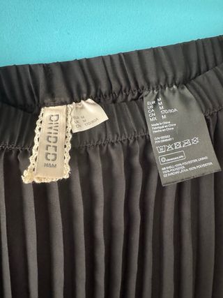 Falda plisada MIDI de H&M negra talla M