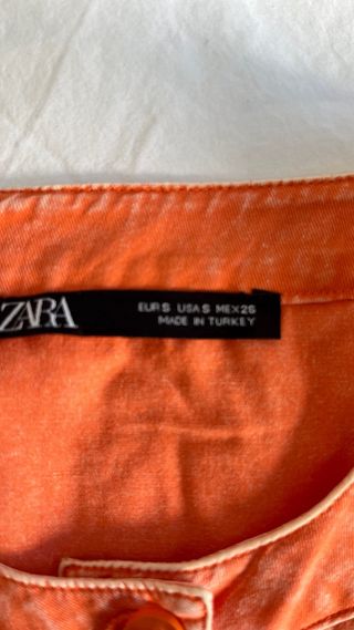 Mono corto naranja Zara
