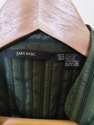 Blusa Zara sin mangas terciopelo verde Talla M