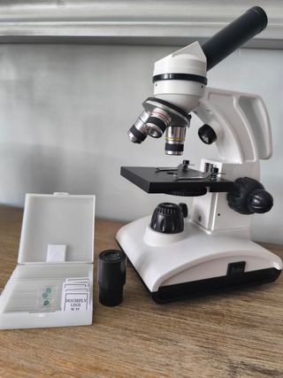 Microscopio Tuword con portaobjetos