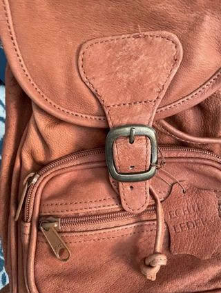Mochila de piel marrón