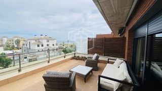 Casa adosada en alquiler en La Pineda en Castelldefels