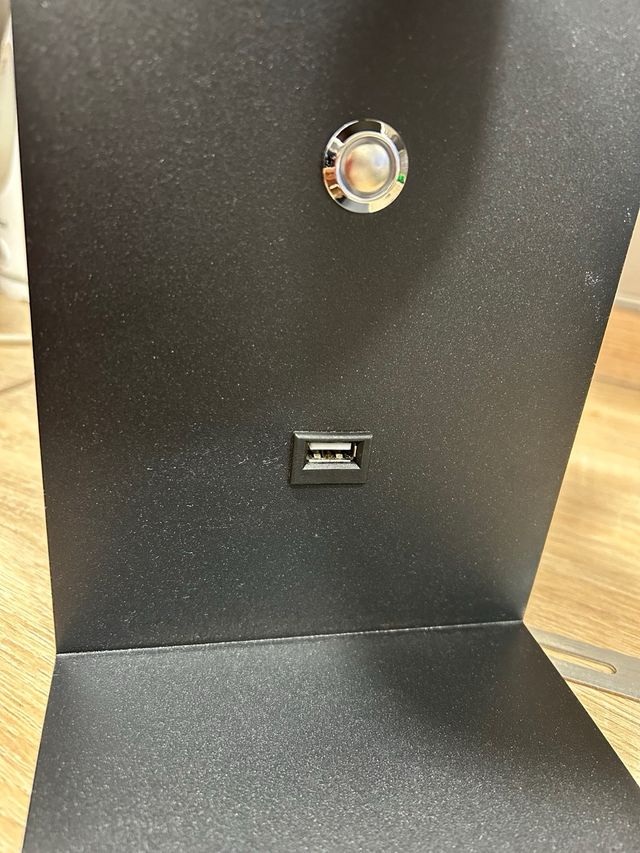 Lámpara pared LED con USB y estante