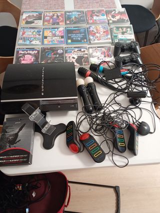 Pack PS3 con 14 juegos, mandos y accesorios