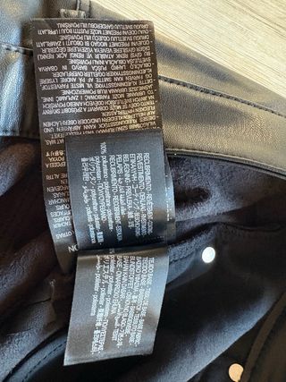 Pantalón efecto piel recto , color negro  de Zara