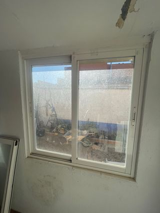Ventana corredera blanca
