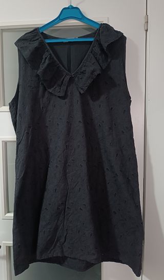 Vestido negro mujer con detalle pecho