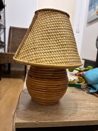Lámpara de noche de ratán y madera