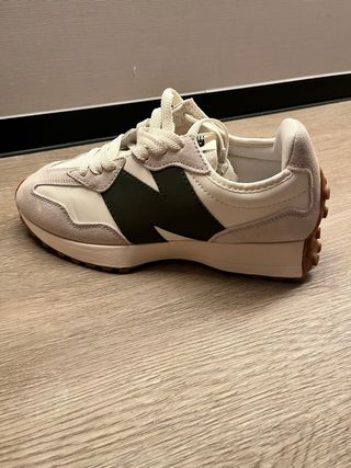 Zapatillas New Balance Beige y Verde
