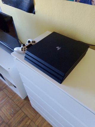 Ps4 Pro con mando