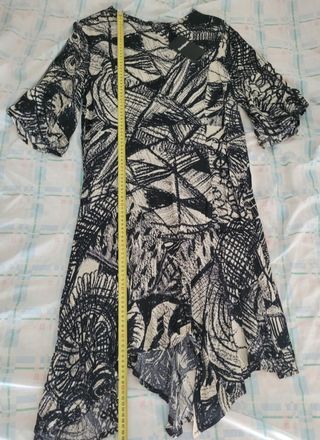VESTIDO DESIGUAL BEIGE Y NEGRO TALLA 46.