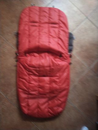 Saco para silla de bebé rojo y gris,
