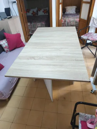 Mesa de comedor extensible madera y blanco