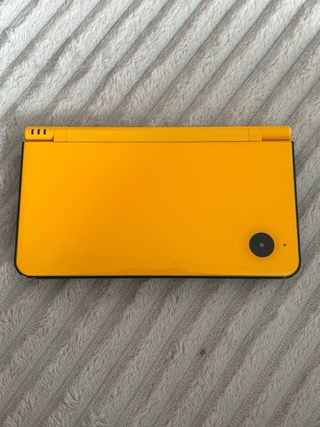 Nintendo DSi XL Amarilla