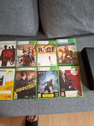 Xbox 360 con 2 mandos y 16 juegos