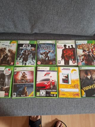 Xbox 360 con 2 mandos y 16 juegos