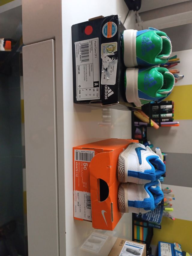 Zapatillas deportivas niño Adidas y Nike número 21