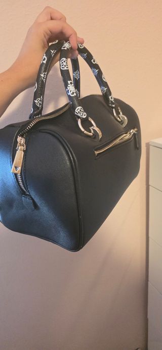 Bolso Guess Negro y Plateado