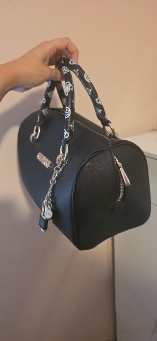 Bolso Guess Negro y Plateado