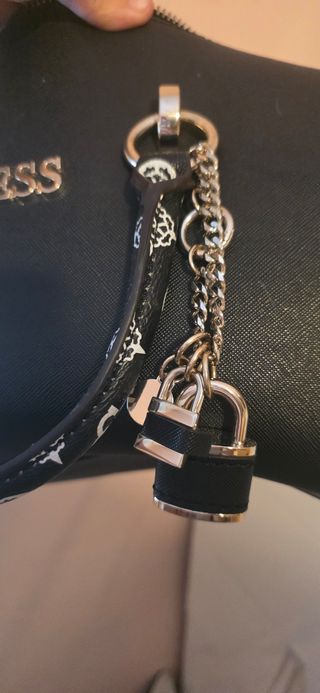 Bolso Guess Negro y Plateado