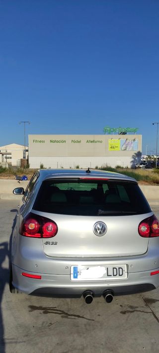 Volkswagen Golf R32