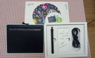 Tableta Gráfica Wacom Intuos + Accesorios