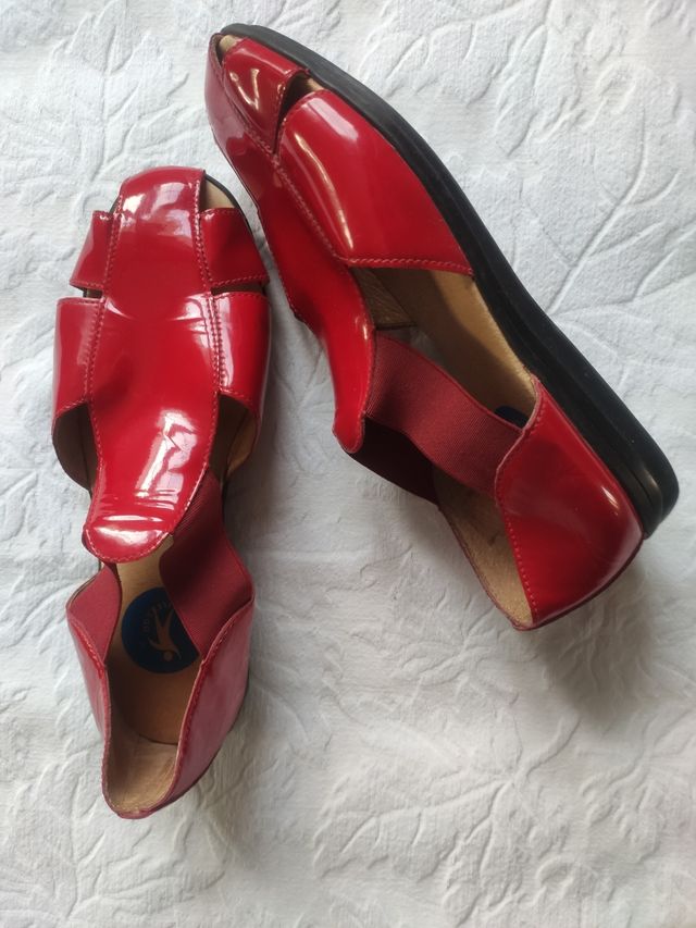 Sandalias Rojas de charol Talla 38