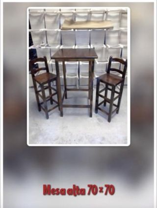 Mesa alta y 2 taburetes madera