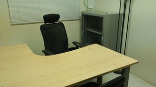 Mesa de escritorio esquinera