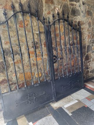 Puertas de hierro/forja negras 