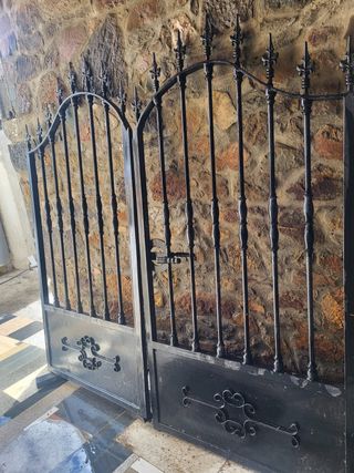 Puertas de hierro/forja negras 
