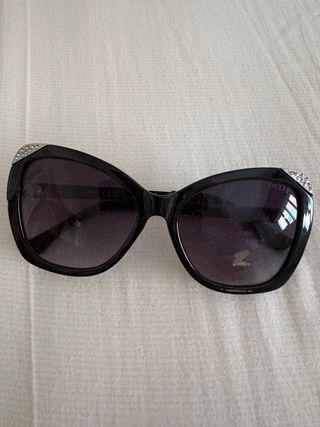 Gafas de sol Guess negras con funda