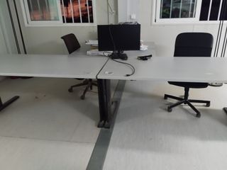 Mesa de escritorio esquinera. Tenemos varias unida