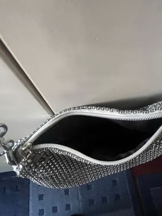 Bolso de fiesta plateado con cadena