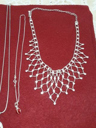 Collar de plata con pedrería