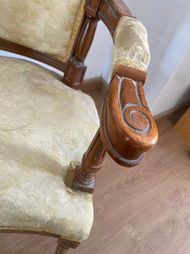 Silla vintage madera tallada para restaurar