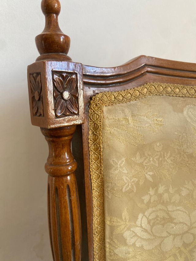 Silla vintage madera tallada para restaurar