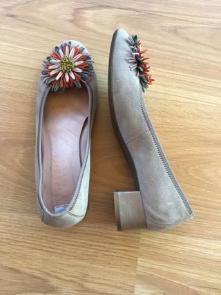 Zapatos Hispanitas Beige con Flores Multicolor