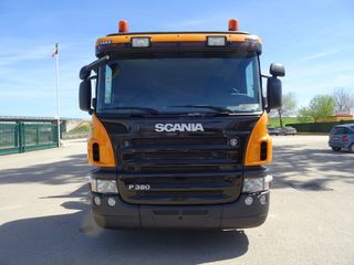 SCANIA P 380 - GRUA